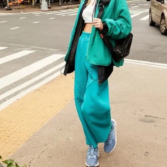 NWOT Free People Movement flipside quilted green/teal pants wavy waters large - Picture 2 of 9